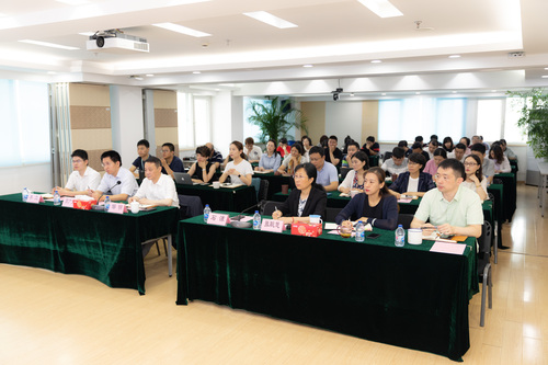 科学学所党总支书记石谦为全体职工上专题党课2