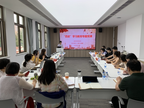 党总支副书记讲党课1