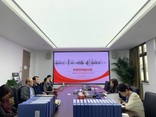 综办和论坛中心支部书记上党课1