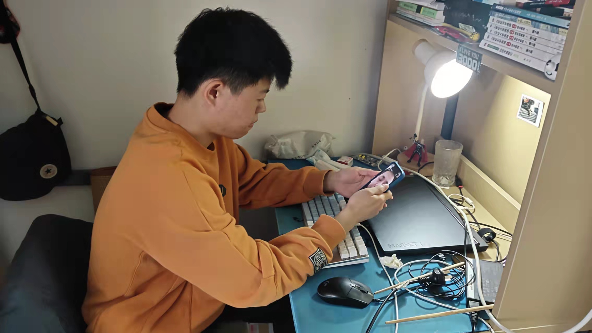 新傳媒專業(yè)師生黨支部召開積極分子培訓(xùn)會議