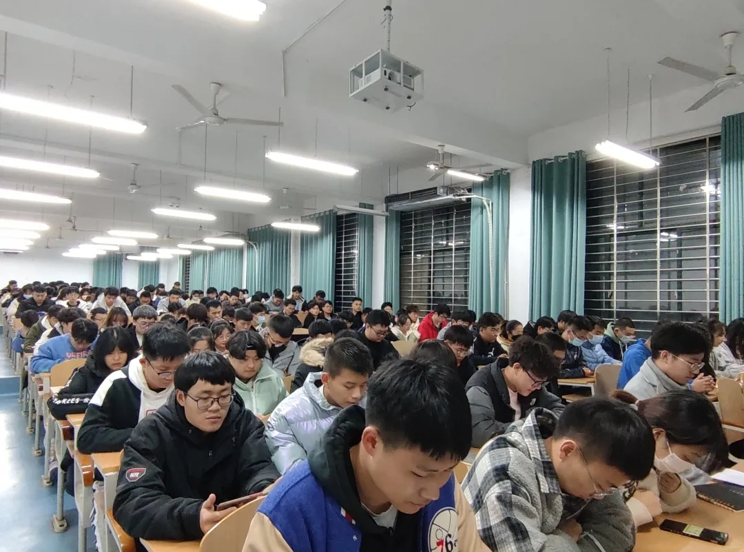 【信科學(xué)院】組織學(xué)生骨干學(xué)習(xí)《陜西省應(yīng)急安全宣傳教育會》