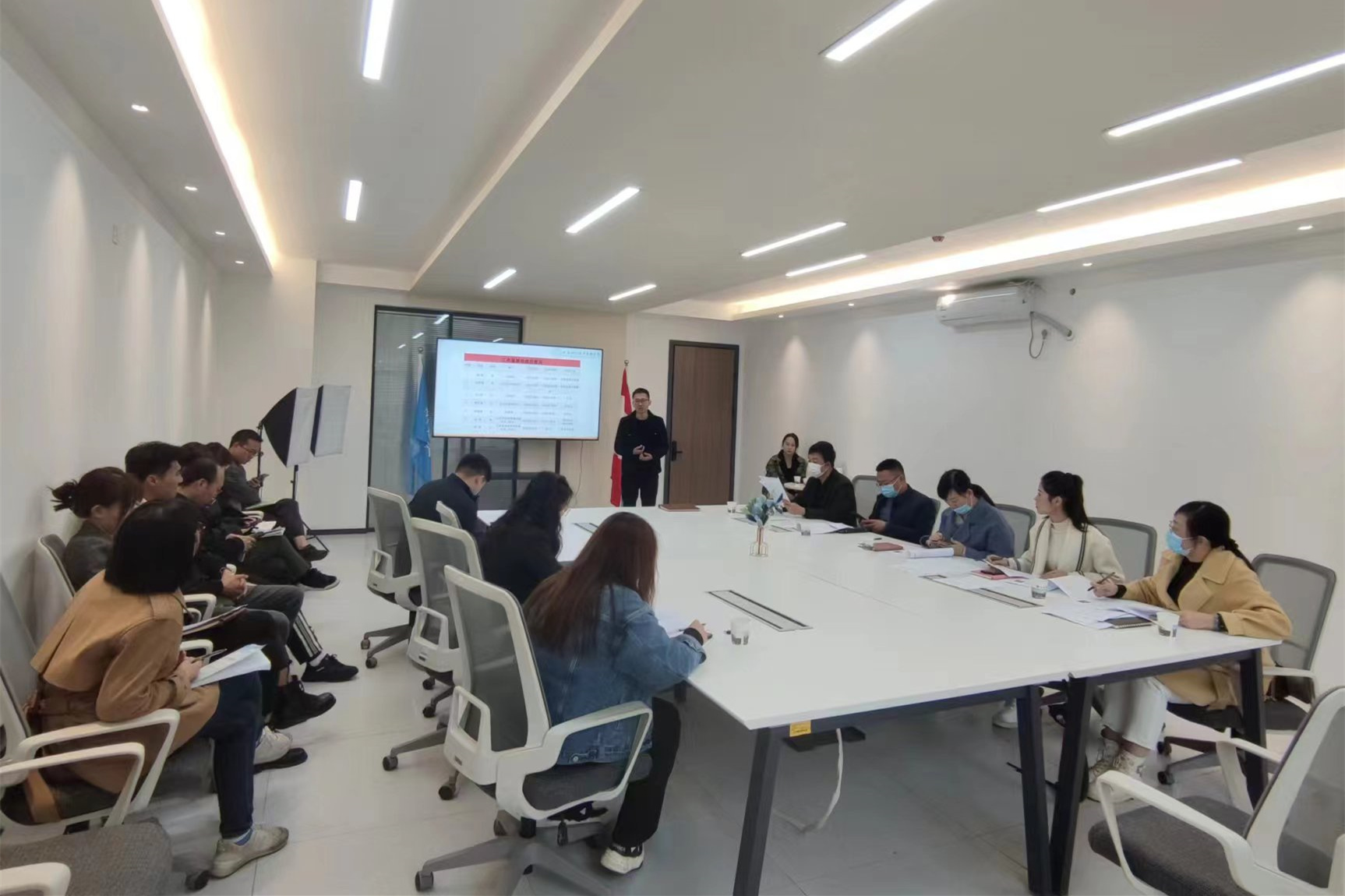 學院召開輔導員工作室申報答辯會議
