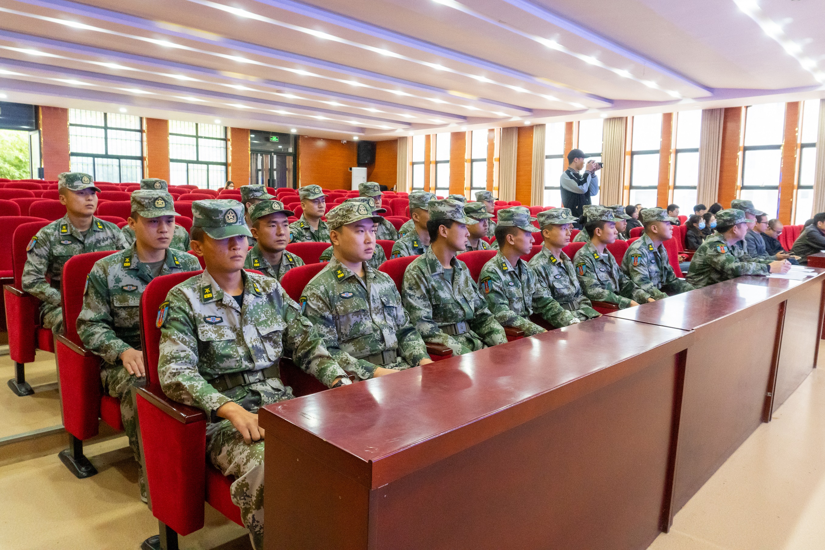 揚(yáng)帆起航 | 2021級學(xué)生軍訓(xùn)教官見面會順利舉行