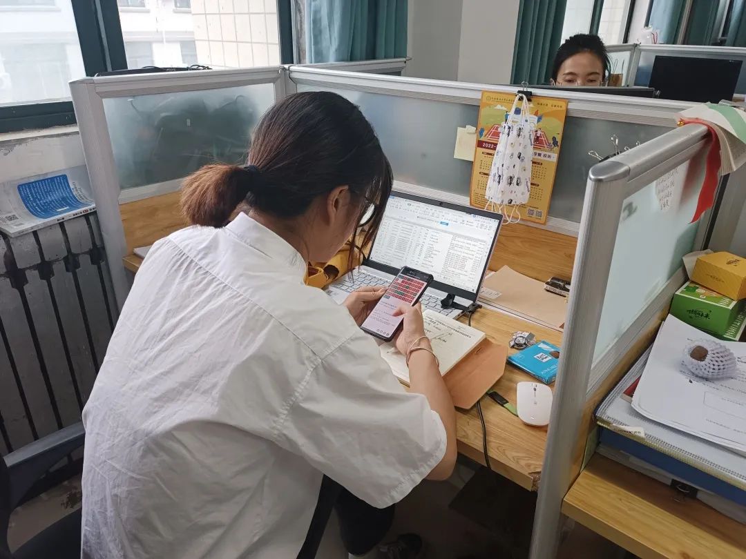新傳媒專業(yè)師生黨支部進(jìn)行黨規(guī)黨紀(jì)知識(shí)測(cè)試