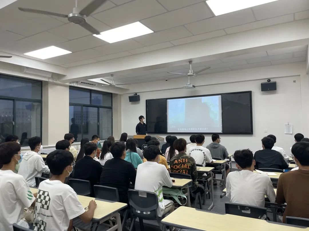 信息與科技工程學(xué)院組織召開學(xué)生干部會議