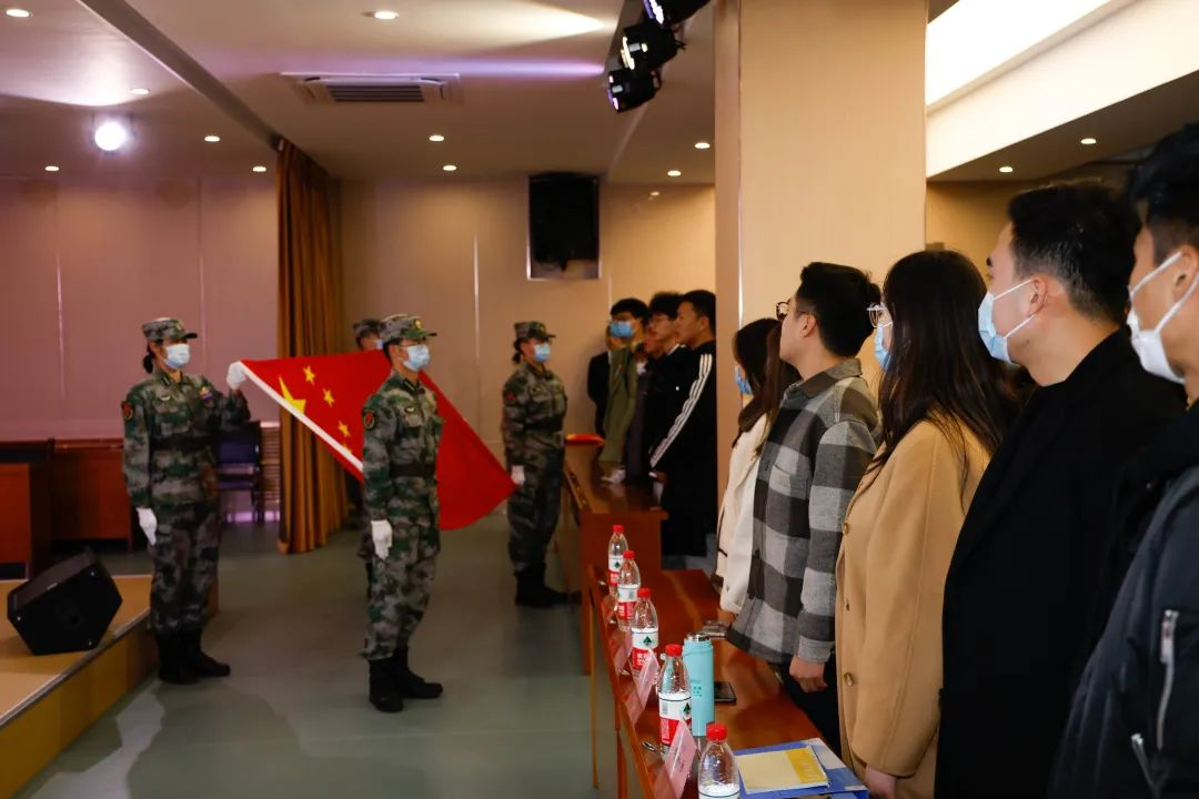 青春傳承 學(xué)院國(guó)旗班組織第十三屆表彰暨第十四屆成立大會(huì)