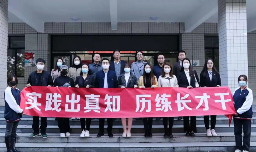 高新學(xué)院第七期“青馬工程”培訓(xùn)班暨第一期教師團(tuán)干部培訓(xùn)班正式開班