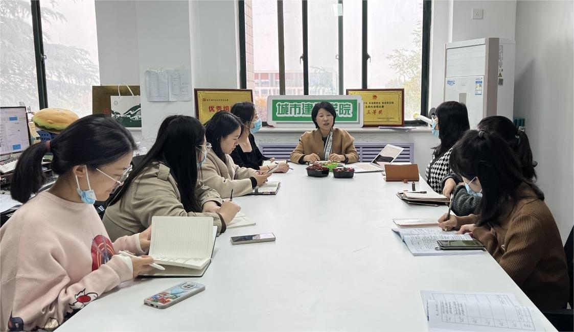 城市建設(shè)學(xué)院開展大學(xué)生心理危機(jī)的識別與干預(yù)策略主題輔導(dǎo)員業(yè)務(wù)培訓(xùn)