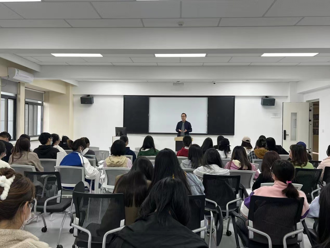 國際教育與人文學(xué)院2019級考研交流動員大會順利召開