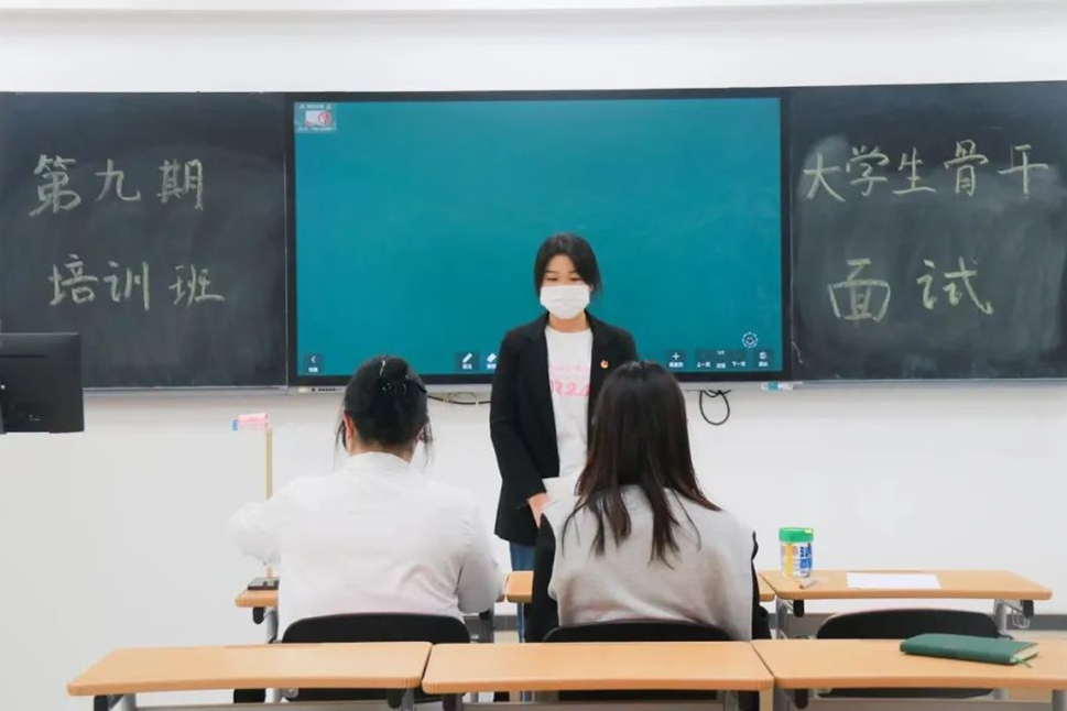 國(guó)際教育與人文學(xué)院第九期大學(xué)生骨干面試培訓(xùn)班召開(kāi)