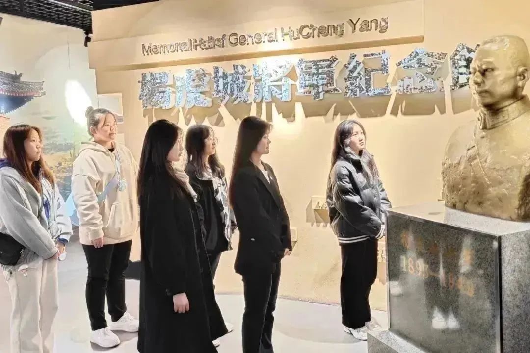 追尋先烈足跡，傳承革命精神！國際教育與人文學(xué)院開展清明節(jié)主題活動