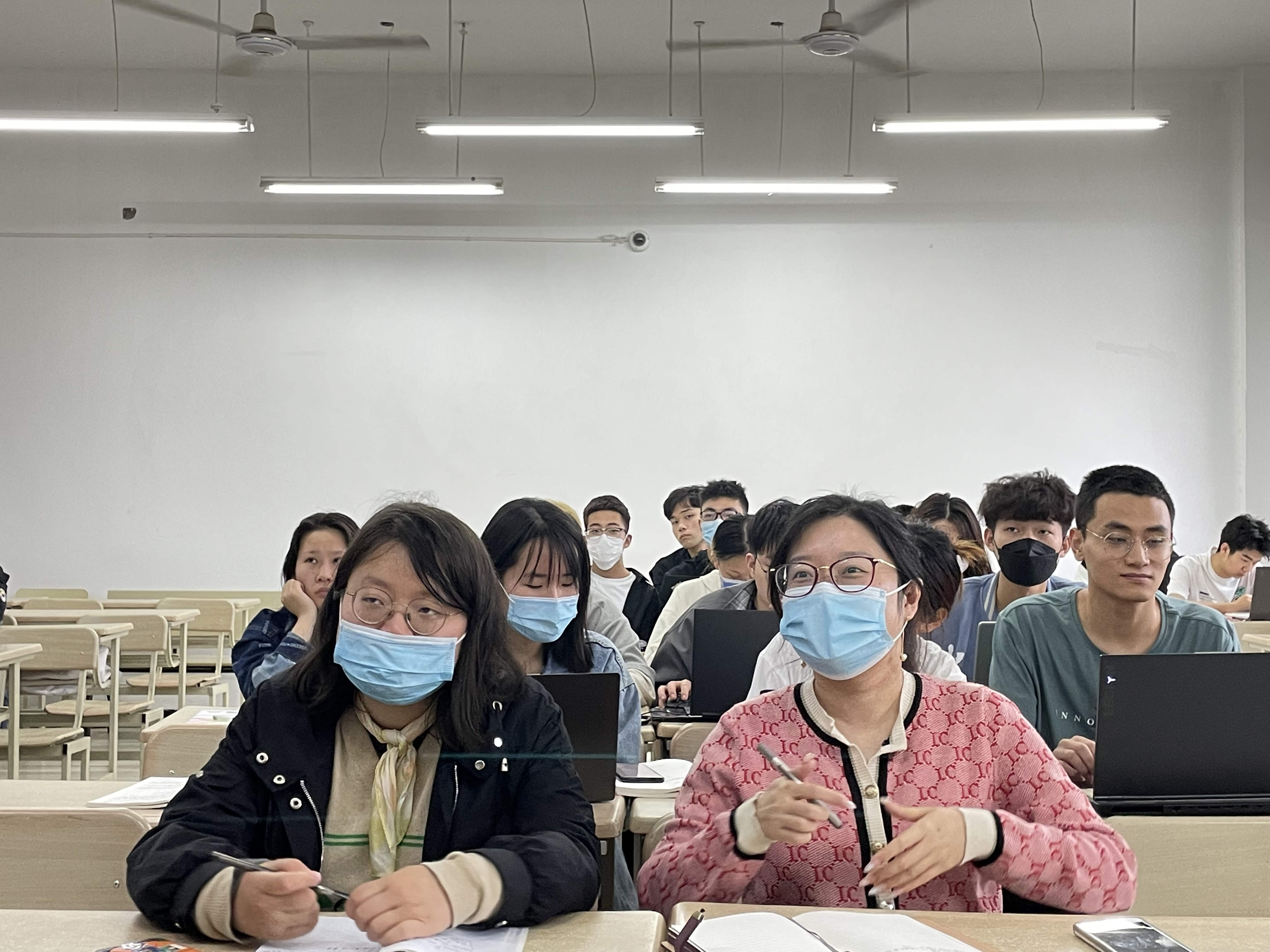 【交流學(xué)習(xí)】大數(shù)據(jù)教研室開(kāi)展專業(yè)課程教師課堂教學(xué)觀摩活動(dòng)