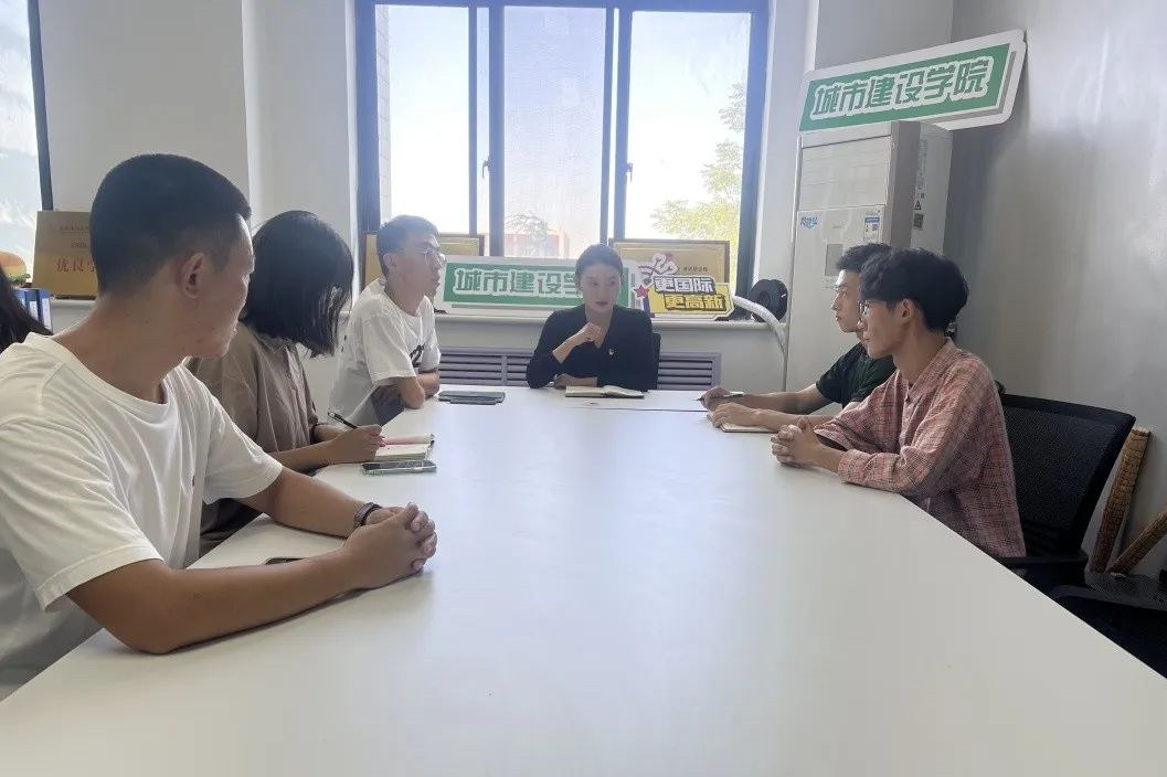 城市建設(shè)學(xué)院組織開(kāi)展2022年暑期“三下鄉(xiāng)”社會(huì)實(shí)踐團(tuán)答辯籌備會(huì)議