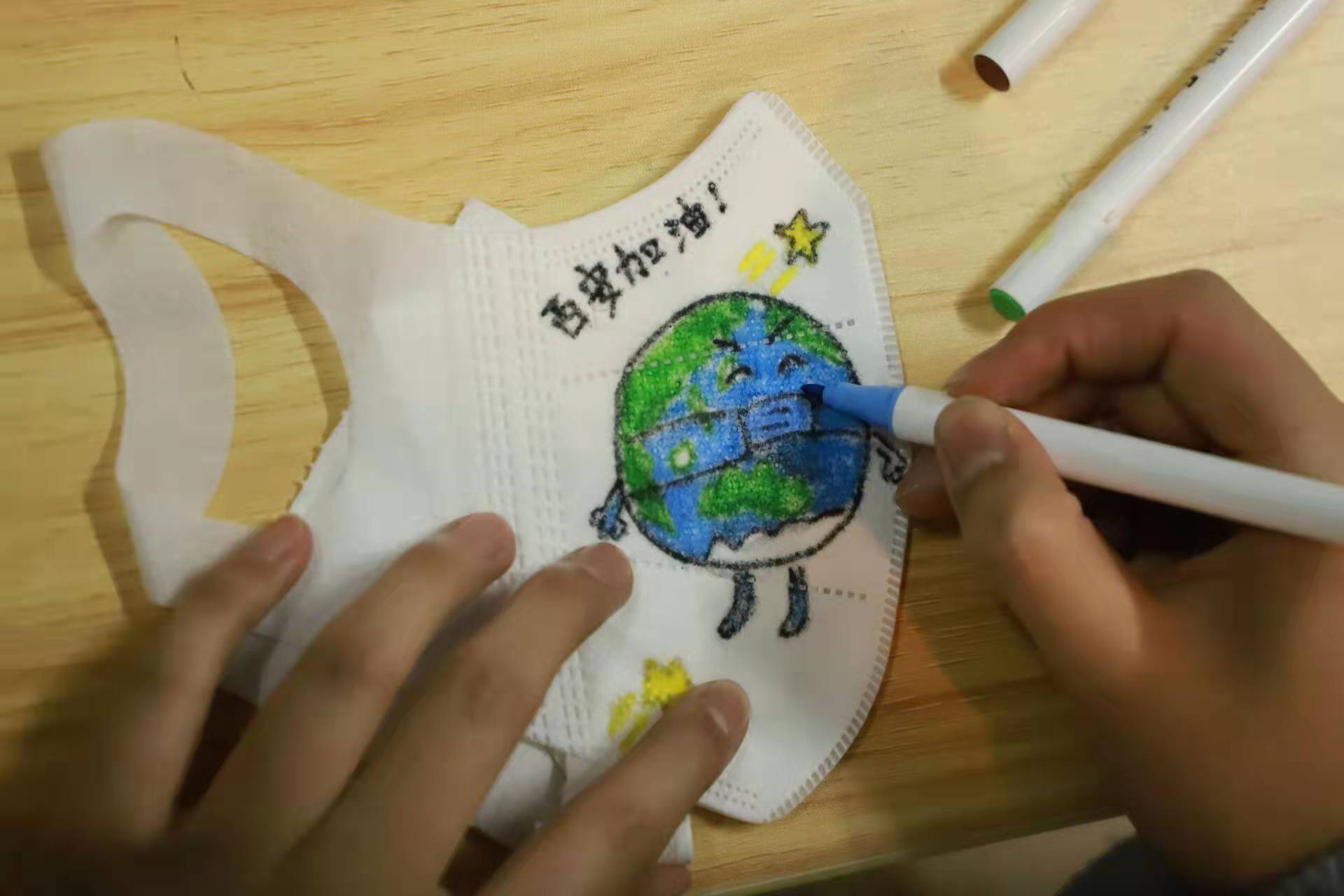 【同心抗疫】國際學(xué)院開展口罩涂鴉活動，為抗疫加油