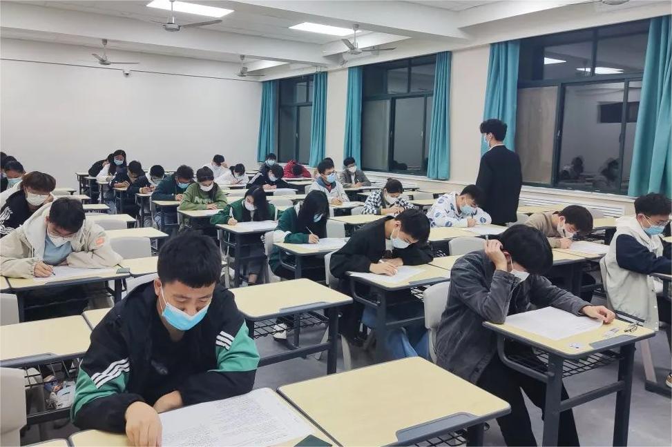 信息與科技工程學(xué)院組織開(kāi)展“青馬工程”選拔考試
