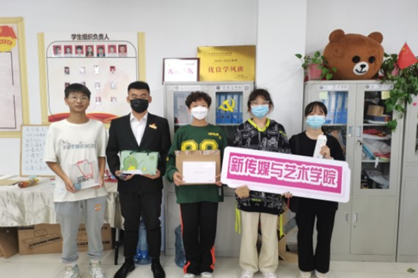 新傳媒與藝術(shù)學(xué)院舉行圖書捐贈活動頒獎儀式