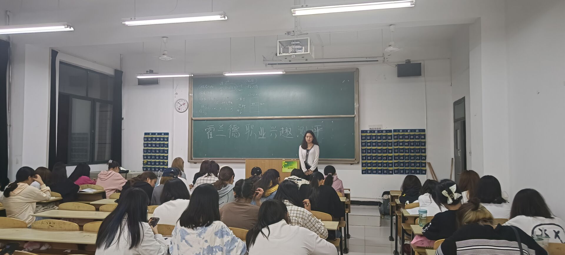 【經(jīng)管學(xué)院】舉辦2021級新生就業(yè)前景與職業(yè)規(guī)劃主題班會