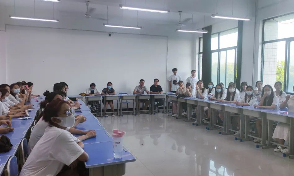 高新學院第三屆主題班會觀摩活動順利進行