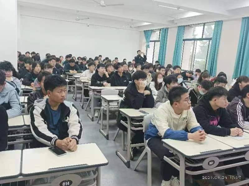 “互聯(lián)網(wǎng)+”大學(xué)生創(chuàng)新創(chuàng)業(yè)大賽宣講