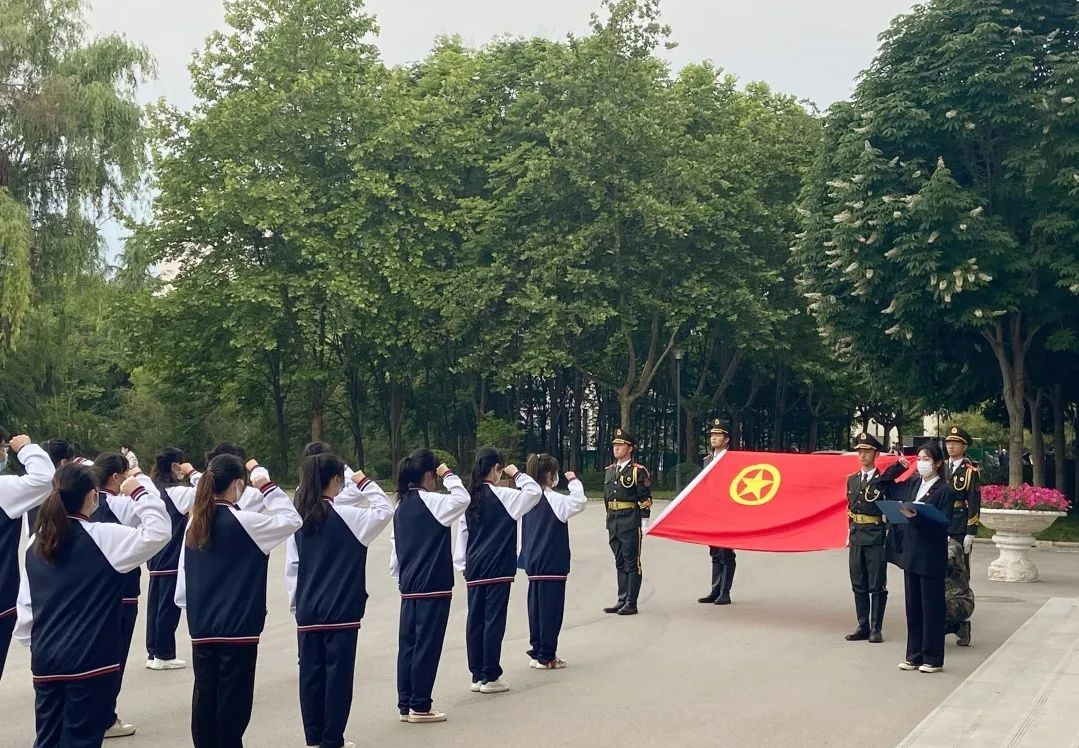【團(tuán)學(xué)活動(dòng)】學(xué)院隆重舉行新發(fā)展團(tuán)員集體入團(tuán)儀式