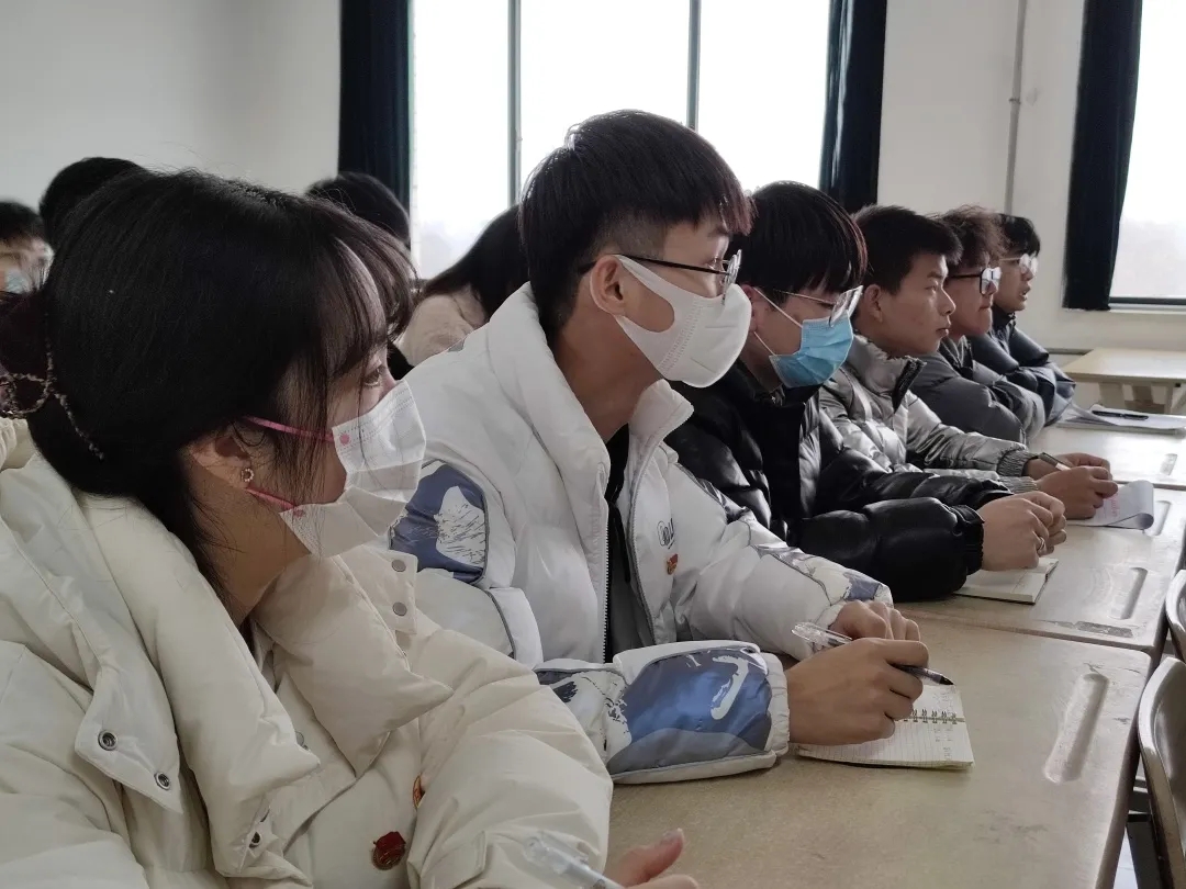 【交流學(xué)習(xí)】信科學(xué)院組織召開學(xué)生干部培訓(xùn)會(huì)