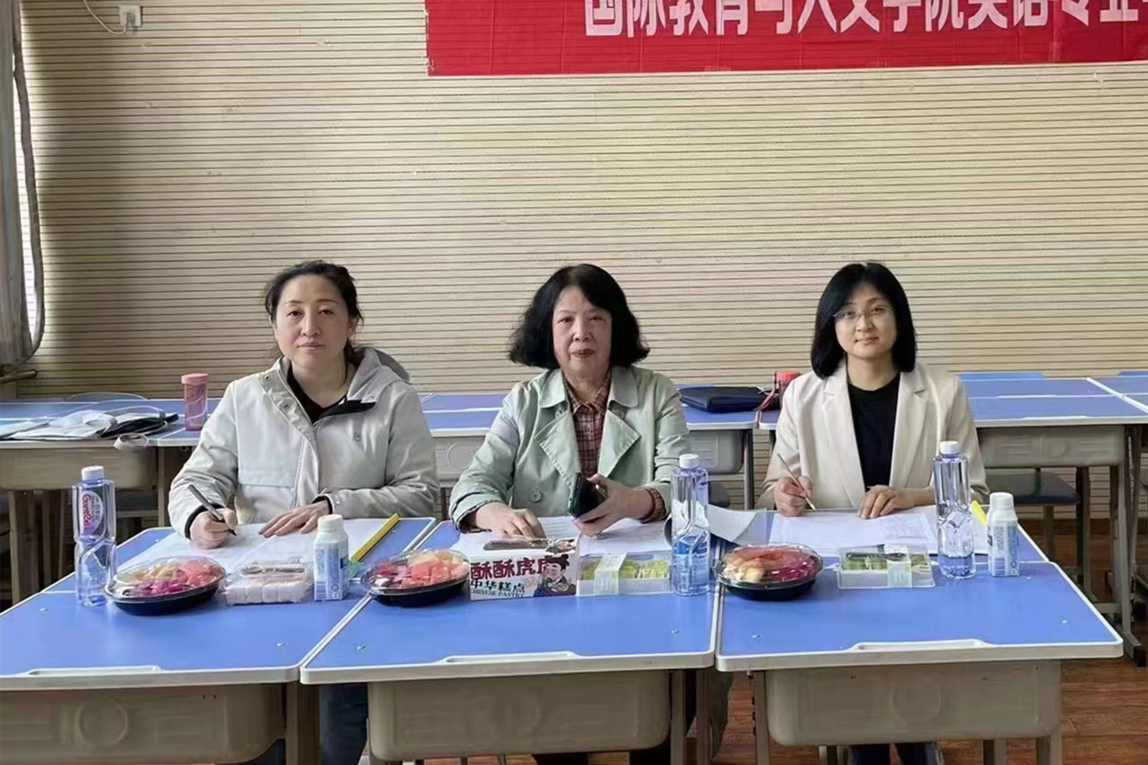 2023屆英語(yǔ)專業(yè)本科生畢業(yè)論文答辯圓滿結(jié)束