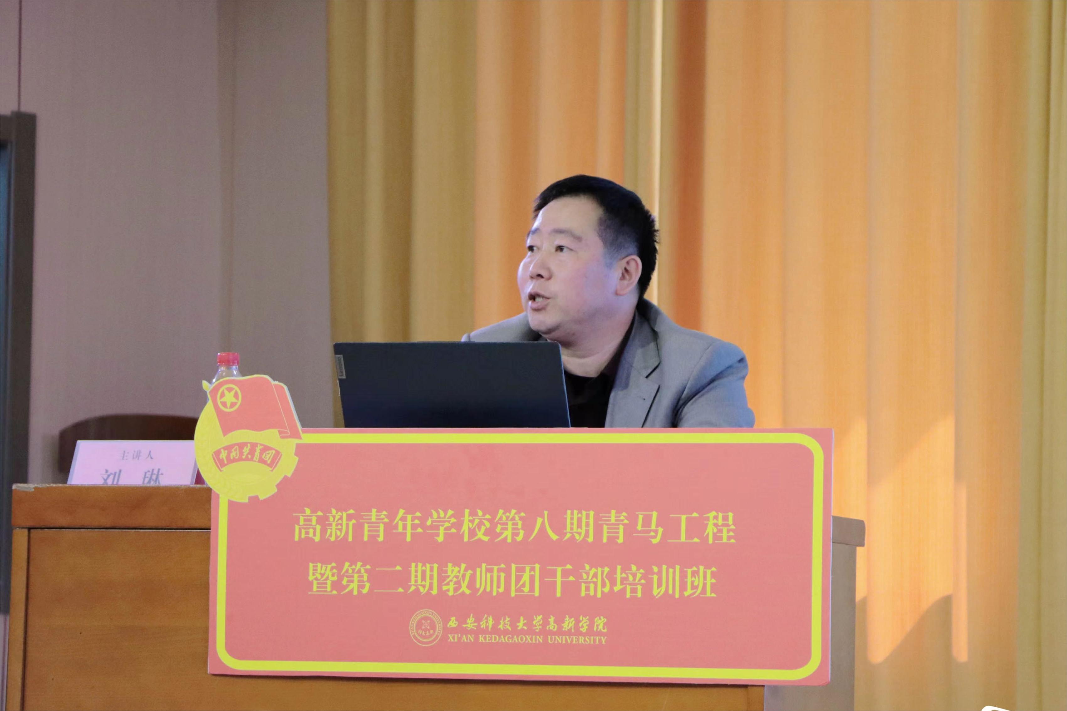 劉琳書記帶領學院教師團干部學習領會黨的二十大精神