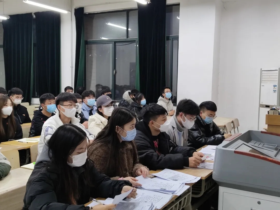  【信科學(xué)院】團(tuán)總支組織召開“優(yōu)秀個(gè)人”評(píng)選會(huì)議