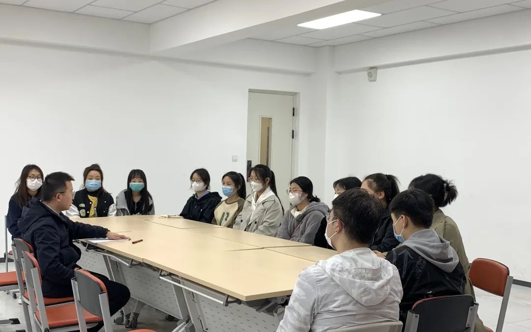 【支部風(fēng)采】經(jīng)濟(jì)與管理學(xué)院學(xué)生黨支部召開擬發(fā)展對(duì)象座談會(huì)