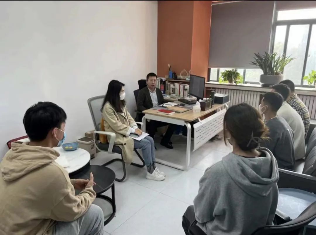 經(jīng)濟(jì)與管理學(xué)院開展在校退役復(fù)學(xué)學(xué)生座談會