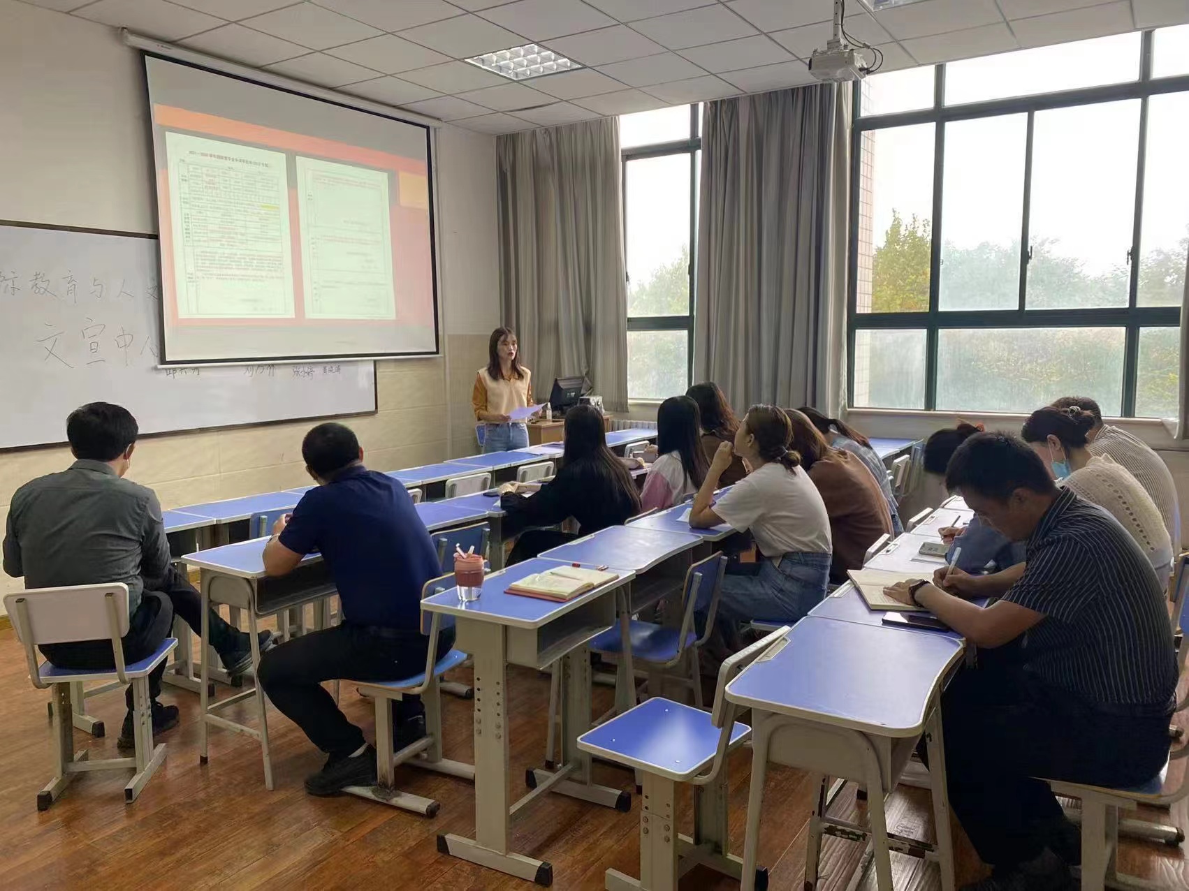 國際教育與人文學(xué)院召開2021-2022學(xué)年國家獎學(xué)金評選細則解讀工作會議