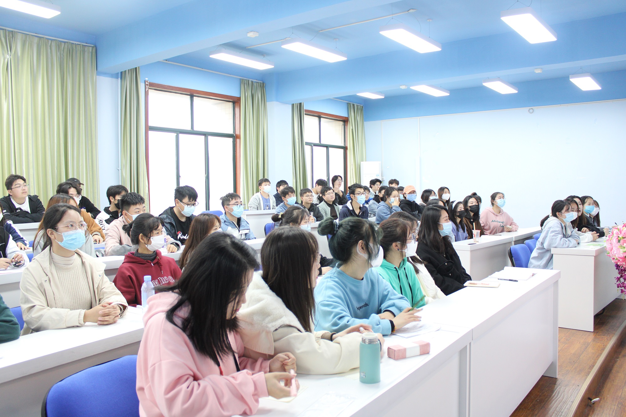 【經(jīng)管學(xué)院】開展金融工程專業(yè)指導(dǎo)教育講座
