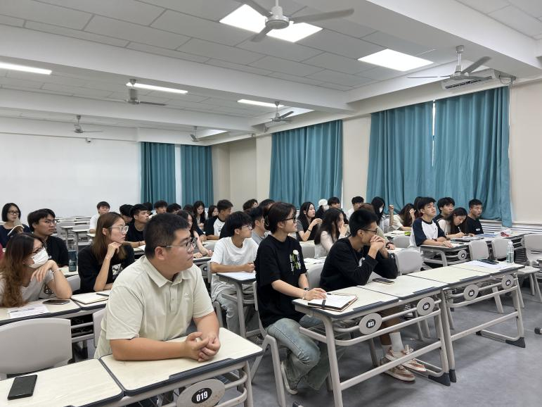 共青團新傳媒與藝術(shù)學院委員會學生干部全體會議順利舉行
