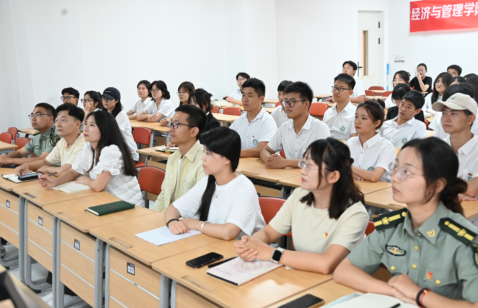 經(jīng)濟(jì)與管理學(xué)院開(kāi)展2023暑期“三下鄉(xiāng)”社會(huì)實(shí)踐答辯暨表彰大會(huì)