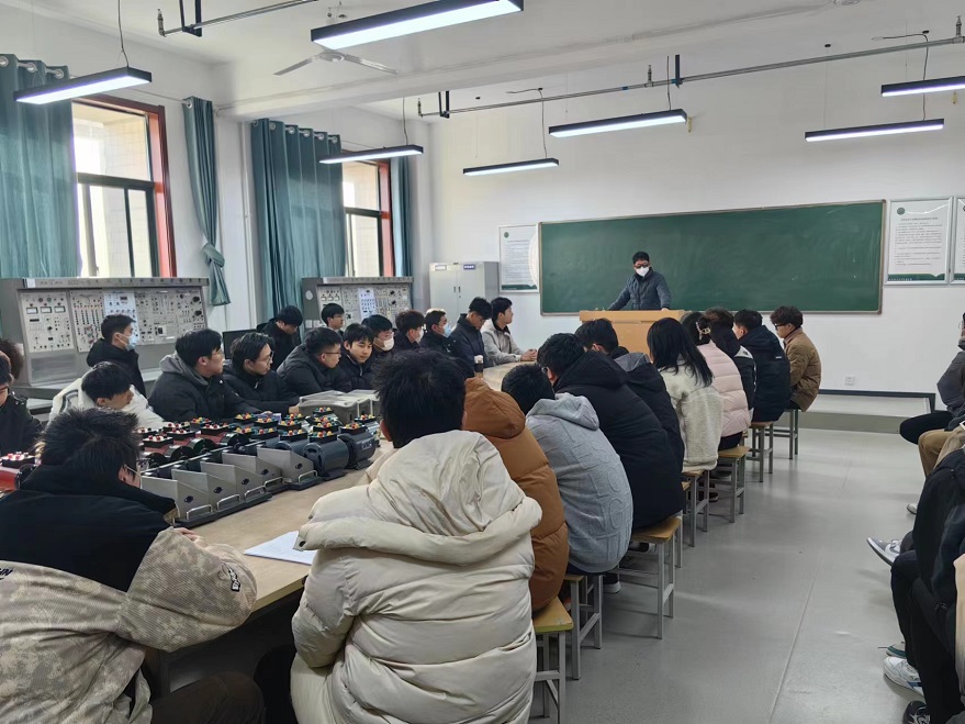 信息與科技工程學(xué)院機(jī)械教研室舉辦促進(jìn)畢業(yè)生就業(yè)升學(xué)分享會(huì)