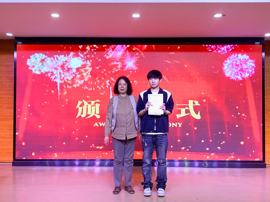 國際教育與人文學(xué)院第六屆英語專業(yè)及商務(wù)英語專業(yè)畢業(yè)論文TED大賽圓滿舉行