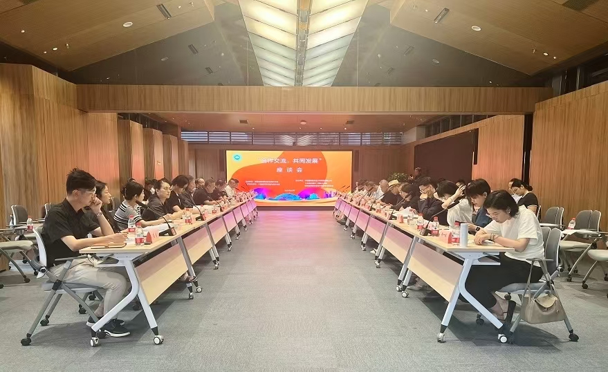 城市建設(shè)學(xué)院受邀參加陜西省建筑裝飾協(xié)會(huì)在中建西北院座談會(huì)