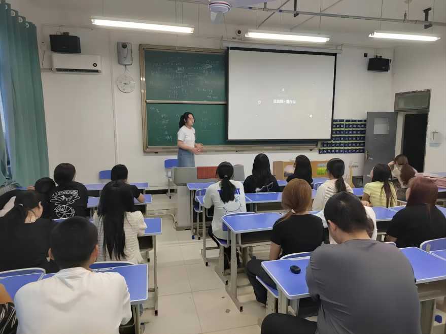 國際教育與人文學(xué)院成功舉辦“中國國際大學(xué)生創(chuàng)新大賽”科普講座