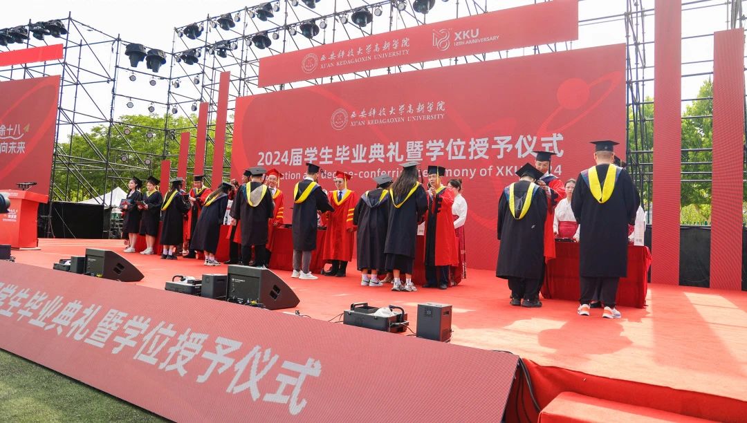 撥穗禮成！2024屆學(xué)生畢業(yè)典禮暨學(xué)位授予儀式現(xiàn)場直擊