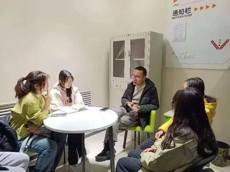 “一站式”學(xué)生社區(qū)丨交流互鑒，篤行實(shí)干，國際教育與人文學(xué)院召開學(xué)生干部培訓(xùn)會