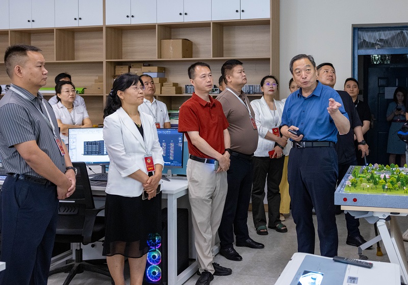 【鳳凰新聞網(wǎng)】西安市長(zhǎng)安區(qū)政協(xié)委員一行調(diào)研西安科技大學(xué)高新學(xué)院科技園