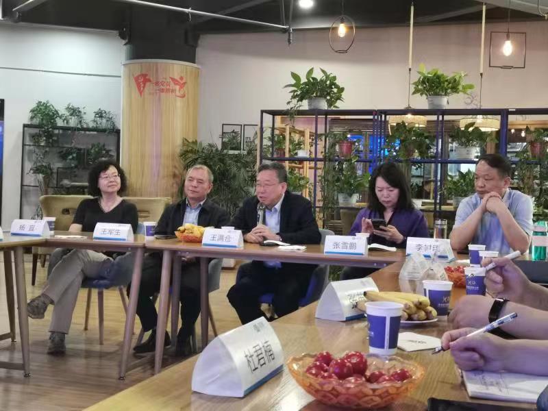 王滿倉教授進行分享