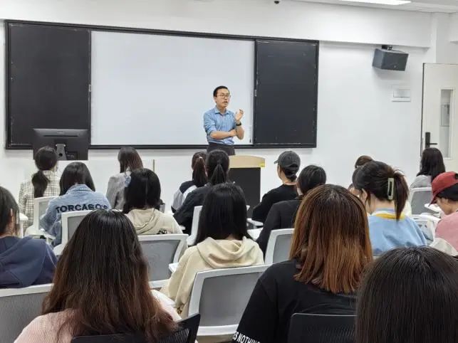 國際教育與人文學院召開學生干部培訓會