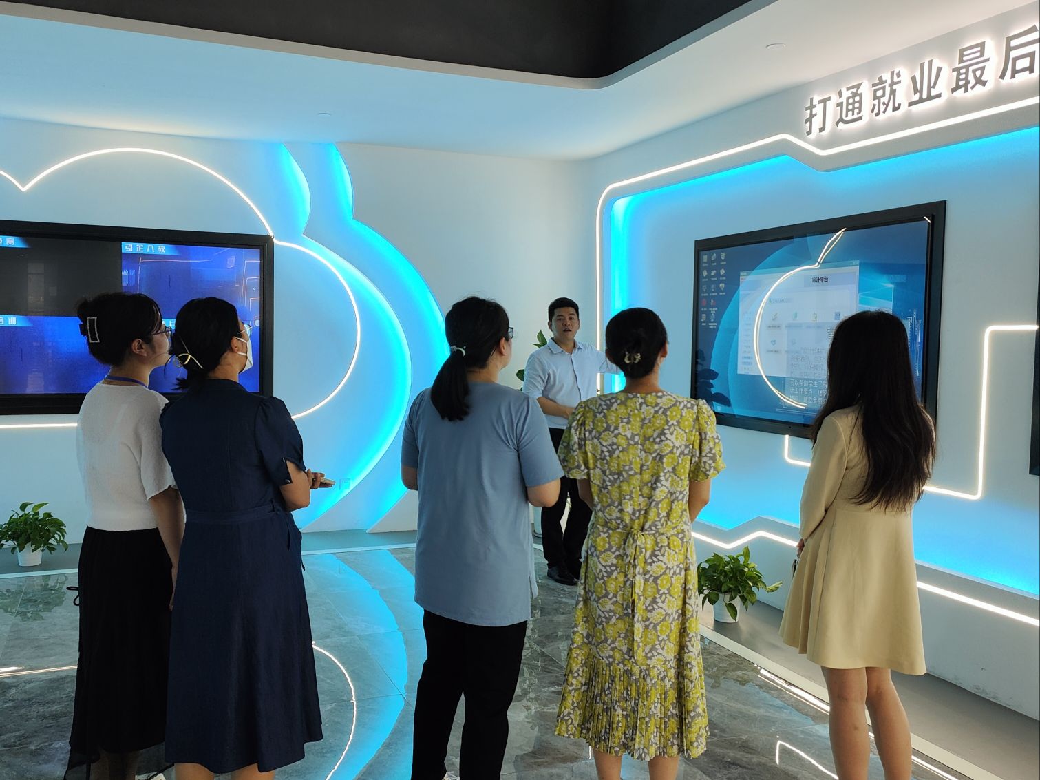 李然、張銘真老師企業(yè)調(diào)研