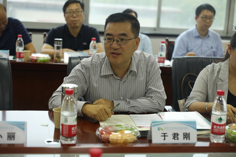 陜西理工大學(xué)經(jīng)濟(jì)管理與法學(xué)學(xué)院于君剛院長介紹學(xué)院概況